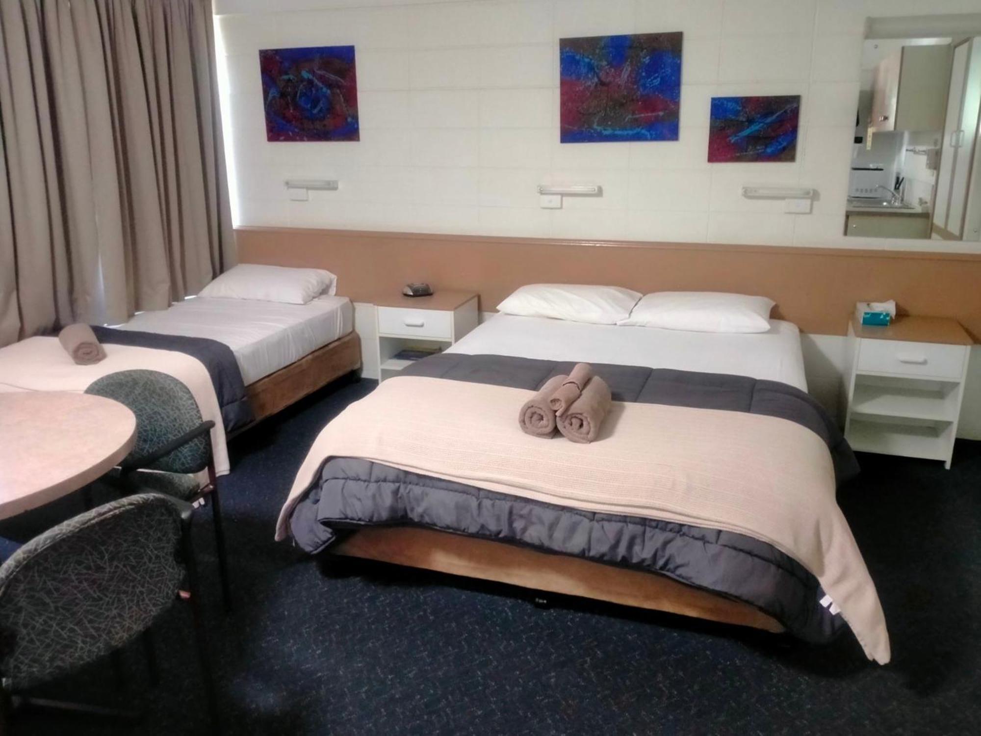 Oakey Motel Екстер'єр фото