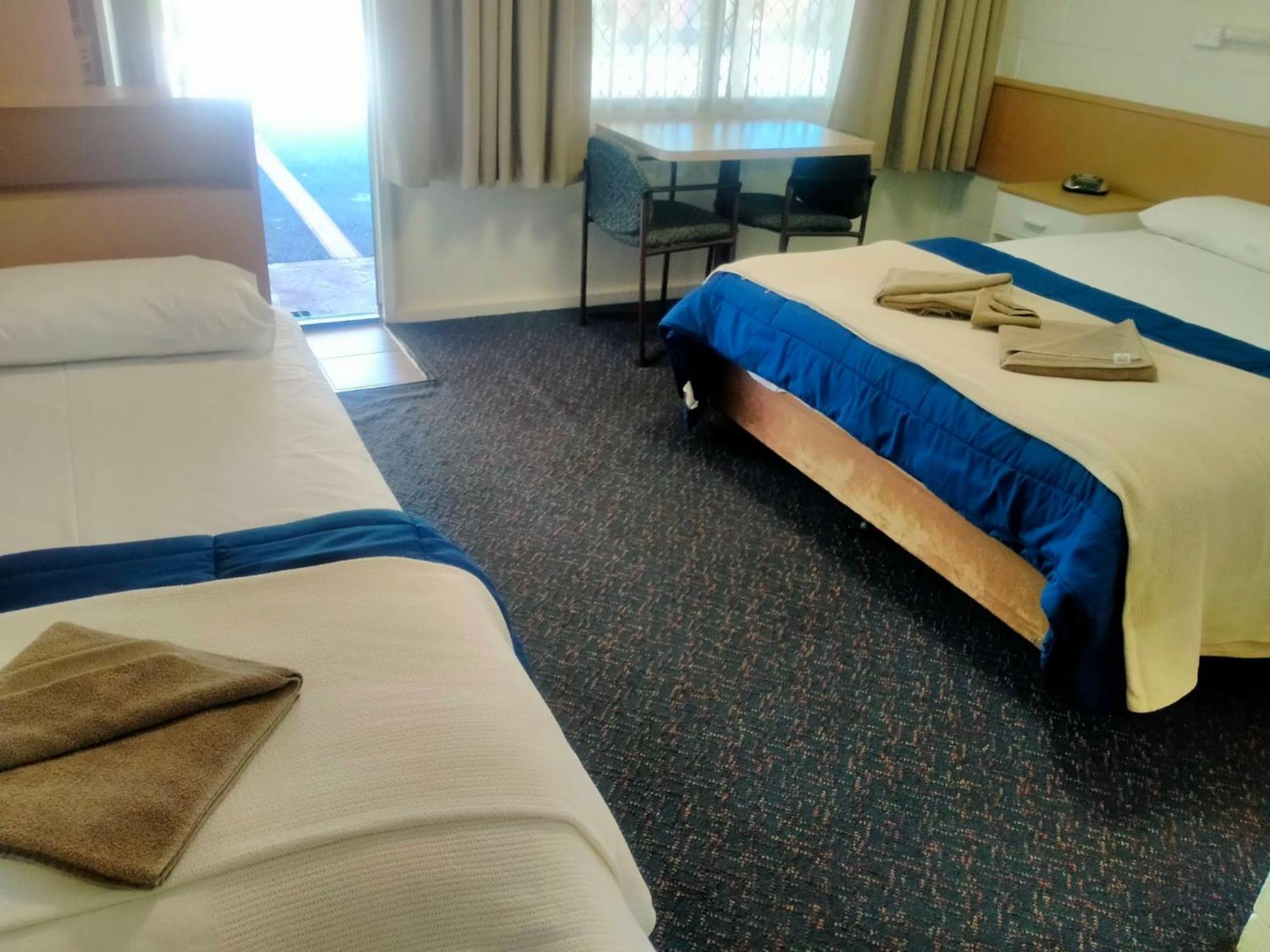 Oakey Motel Екстер'єр фото