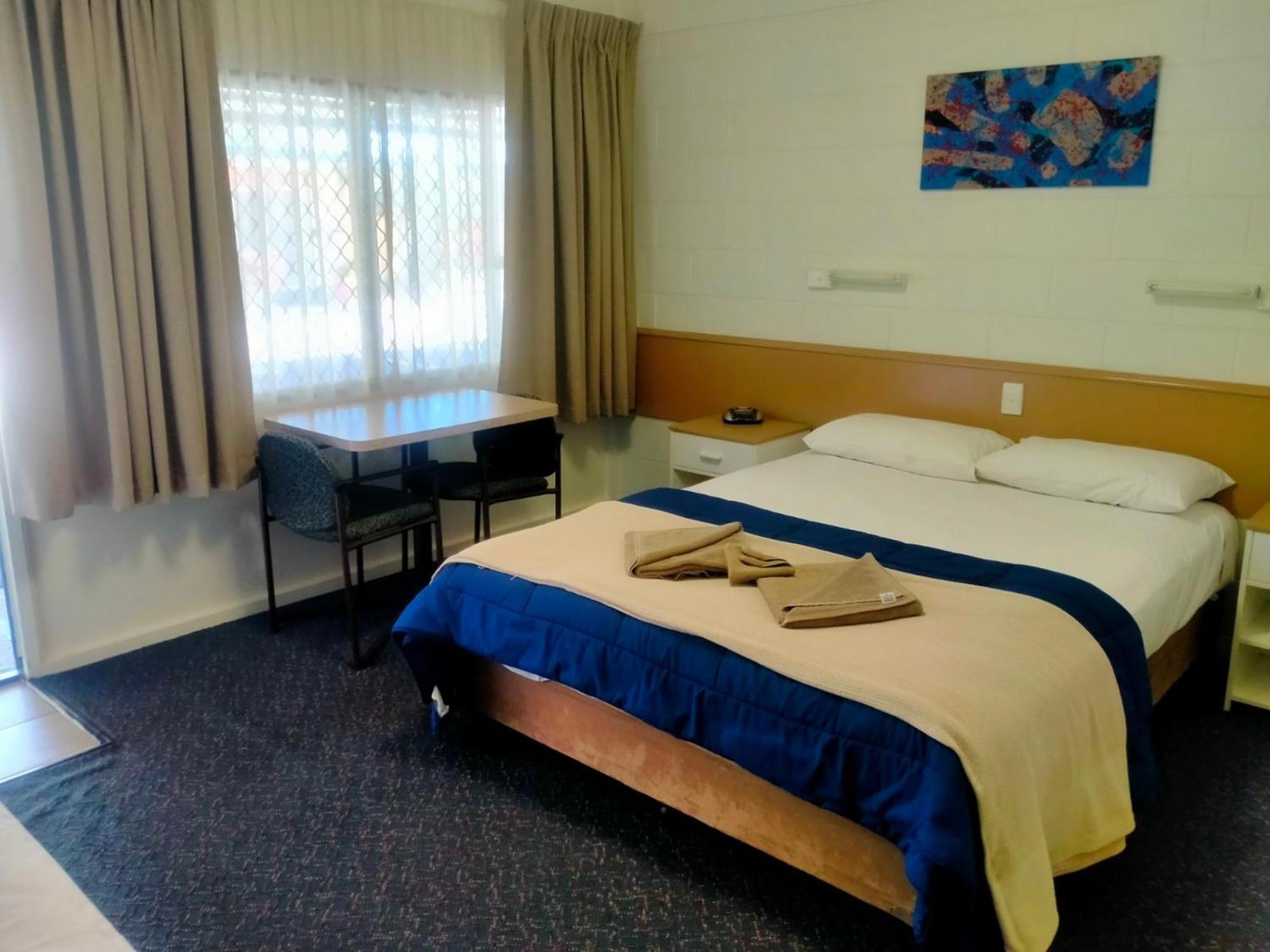 Oakey Motel Екстер'єр фото