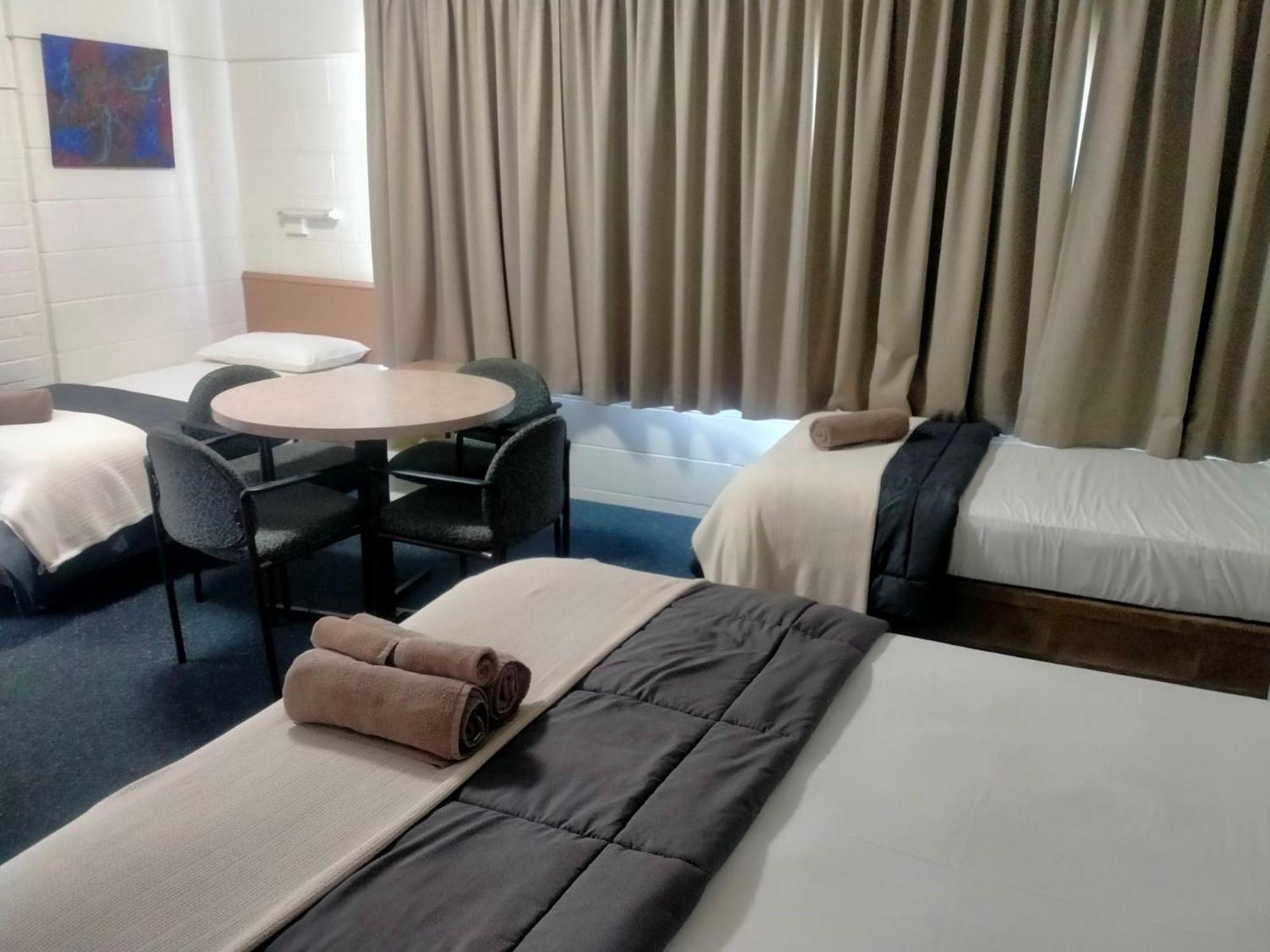 Oakey Motel Екстер'єр фото