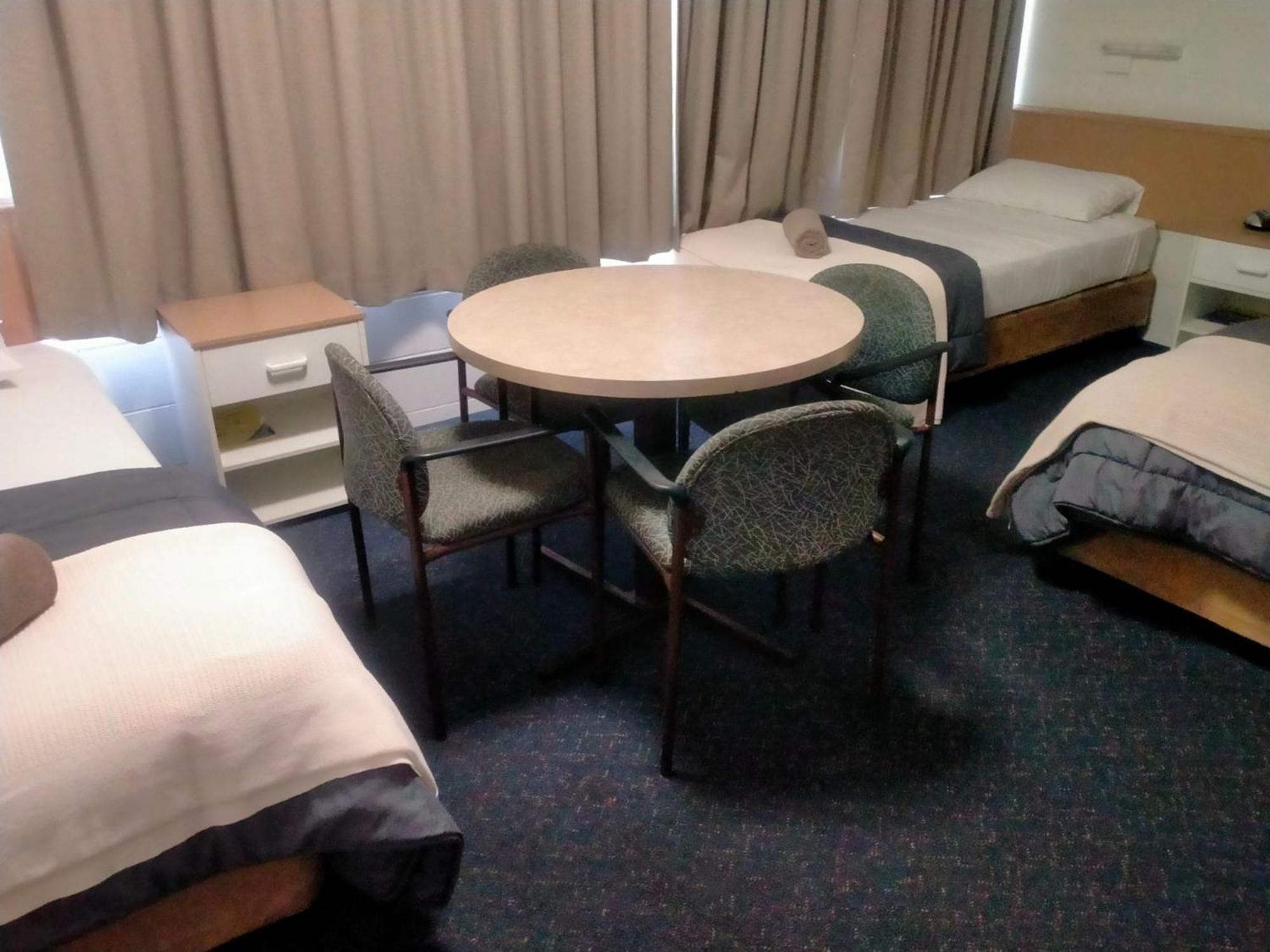 Oakey Motel Екстер'єр фото
