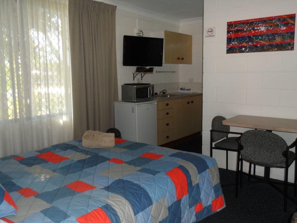 Oakey Motel Екстер'єр фото