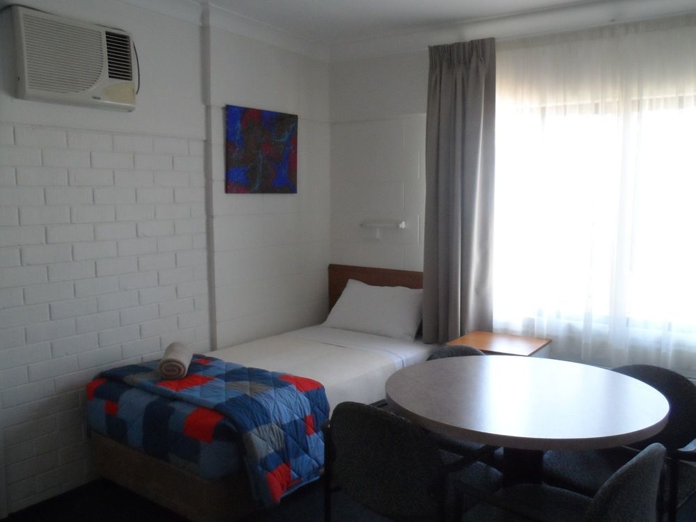 Oakey Motel Екстер'єр фото