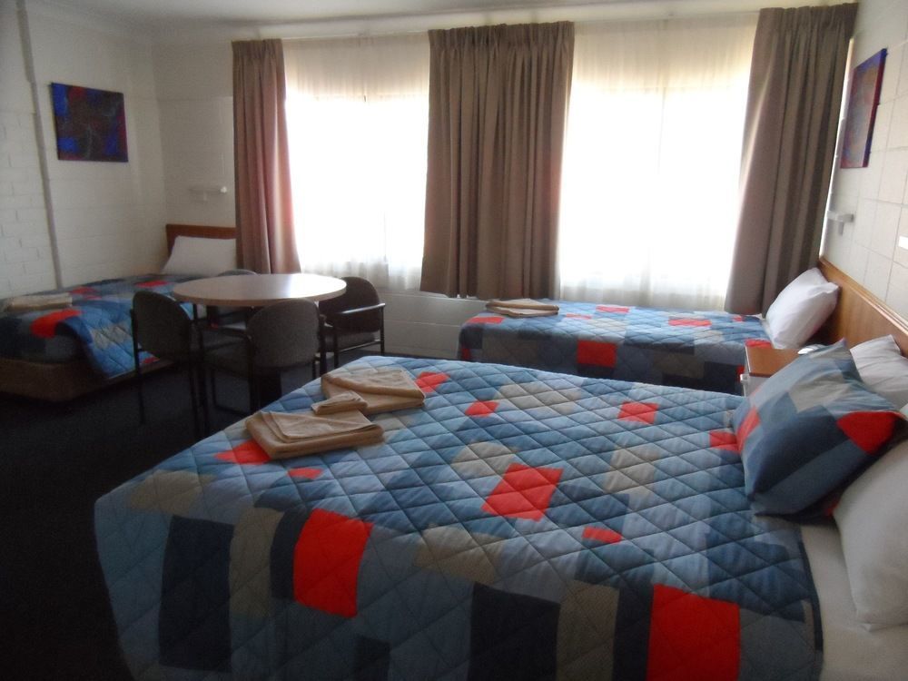 Oakey Motel Екстер'єр фото