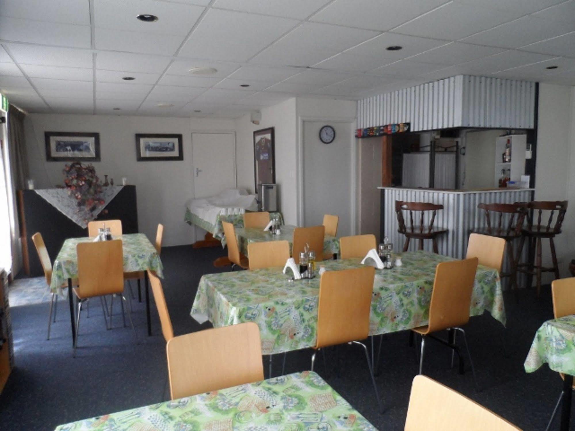 Oakey Motel Екстер'єр фото