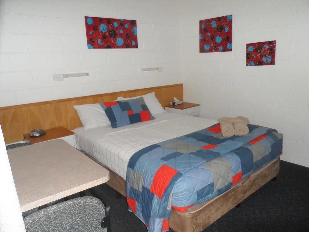 Oakey Motel Екстер'єр фото